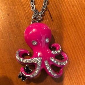 Super cute, fun to wear necklace 🐙